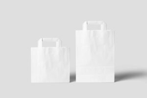 witte draagtassen van papier met stevige handvatten